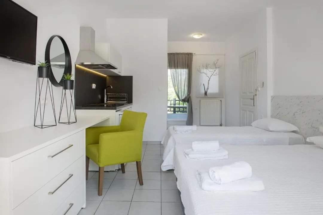 Hotel Papanikolaou Ierissos Exteriör bild